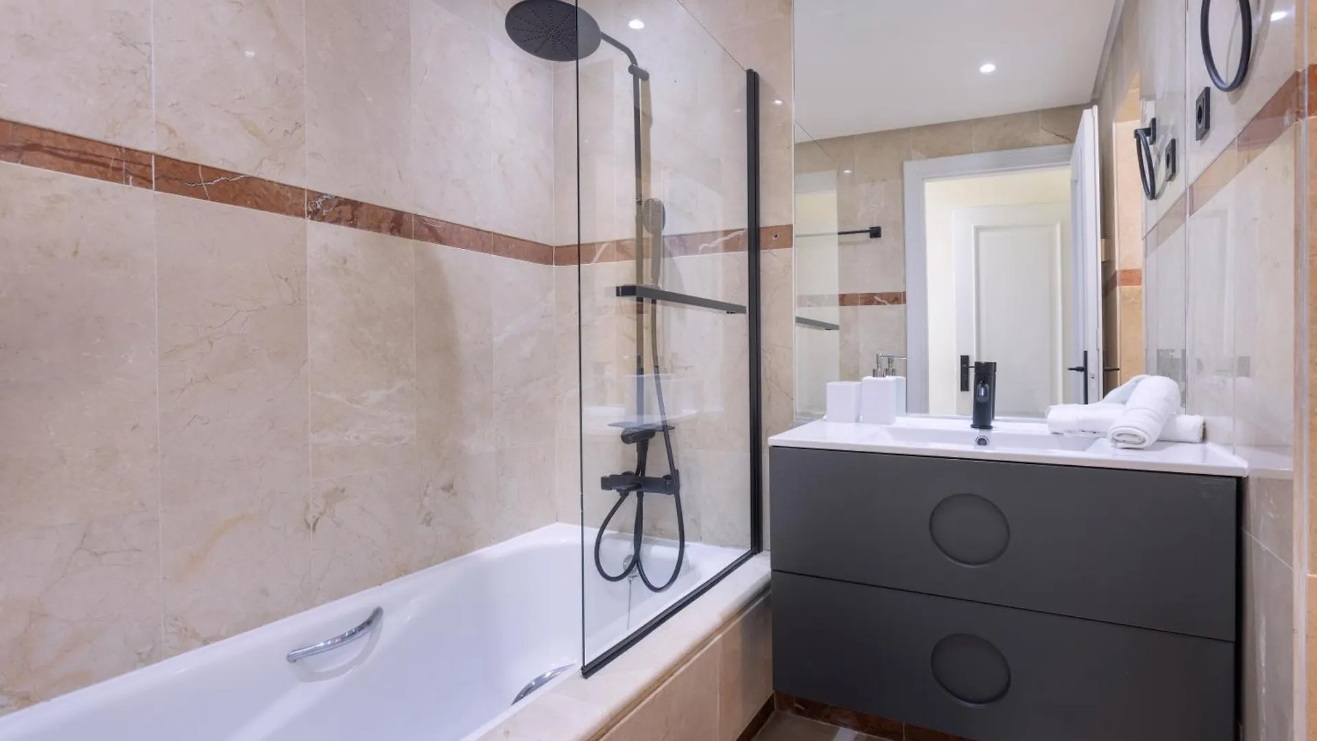 2 Bedroom 2 Bathroom Penthouse Apartment Estepona Spain